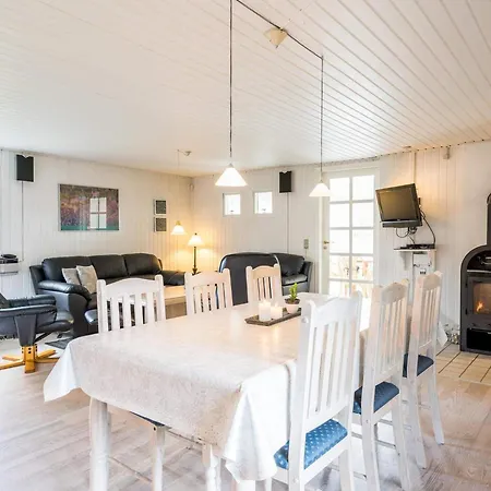 Enchanting Forest Retreat-by Traum *